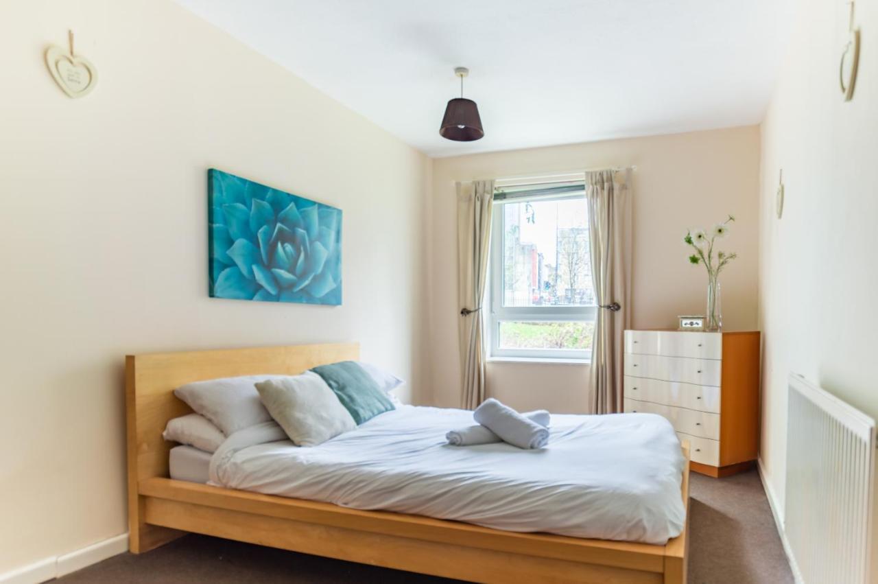 Edinburgh City Centre Aishia/Sakina Apartment Edinburgh