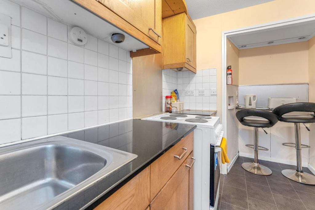 Edinburgh City Centre Aishia/Sakina Apartment Edinburgh