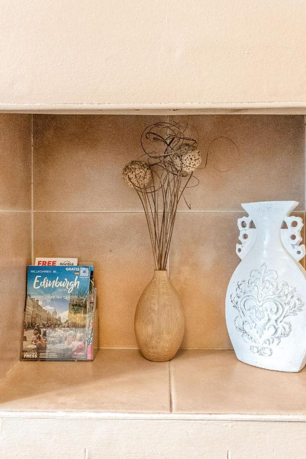 Edinburgh City Centre Aishia/Sakina Apartment Apartment Edinburgh
