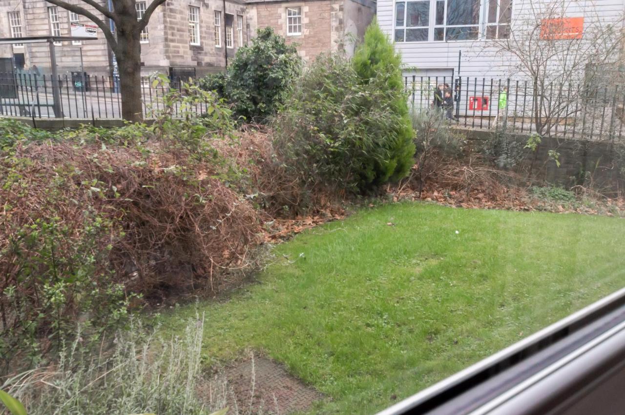 Edinburgh City Centre Aishia/Sakina Apartment Edinburgh